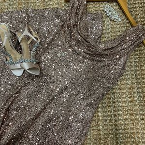 SOFT GOLD GOWN / Formal occasion.